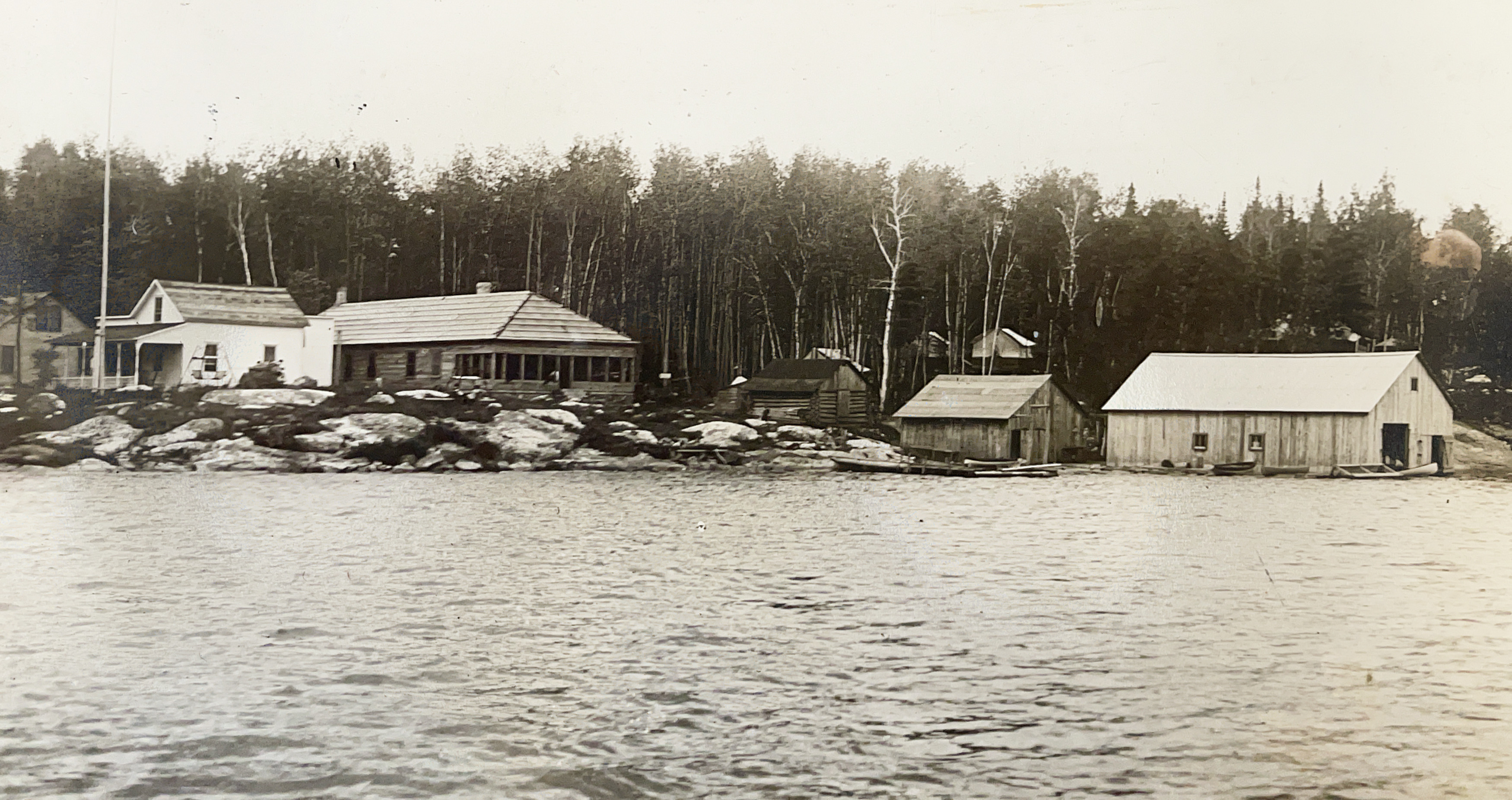 Historical photo of the resort on Lake Vermilion